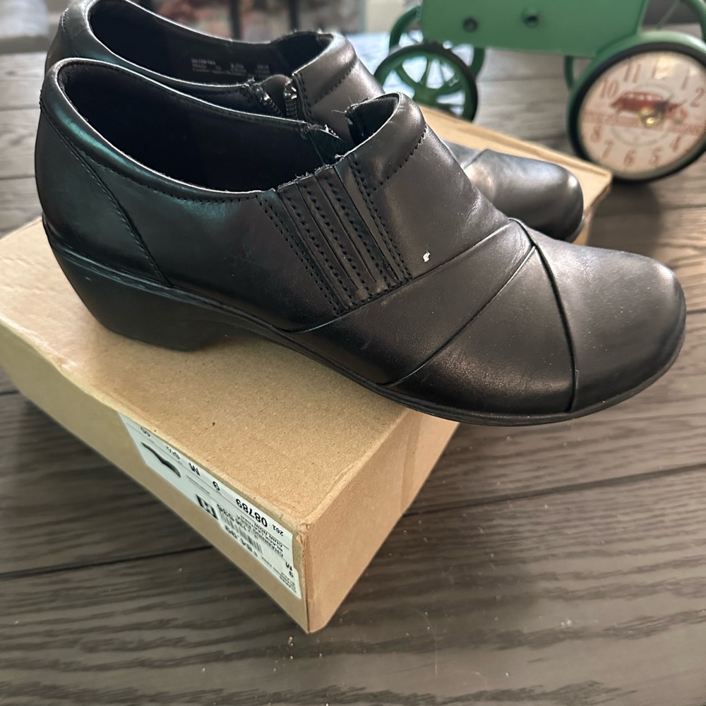 Clarks Channing Essa Brown Leather Slip On Loafers Sz 9 new